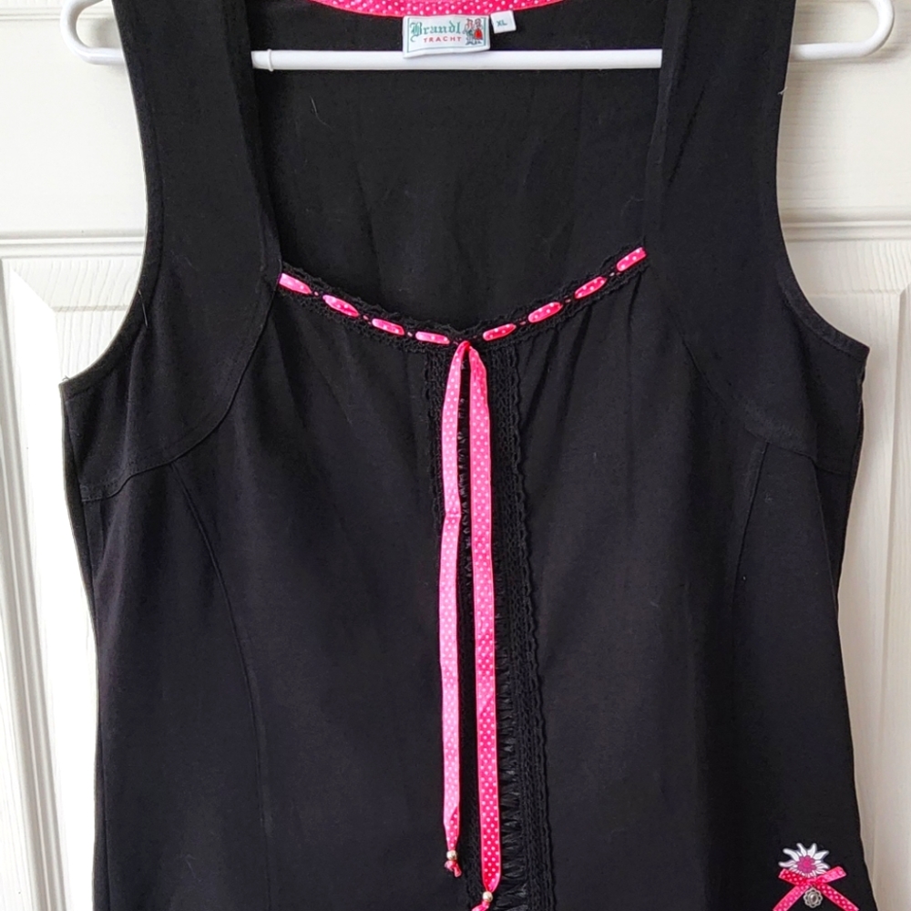 Cute T shirt ( new) , Black with pink accents , size XL